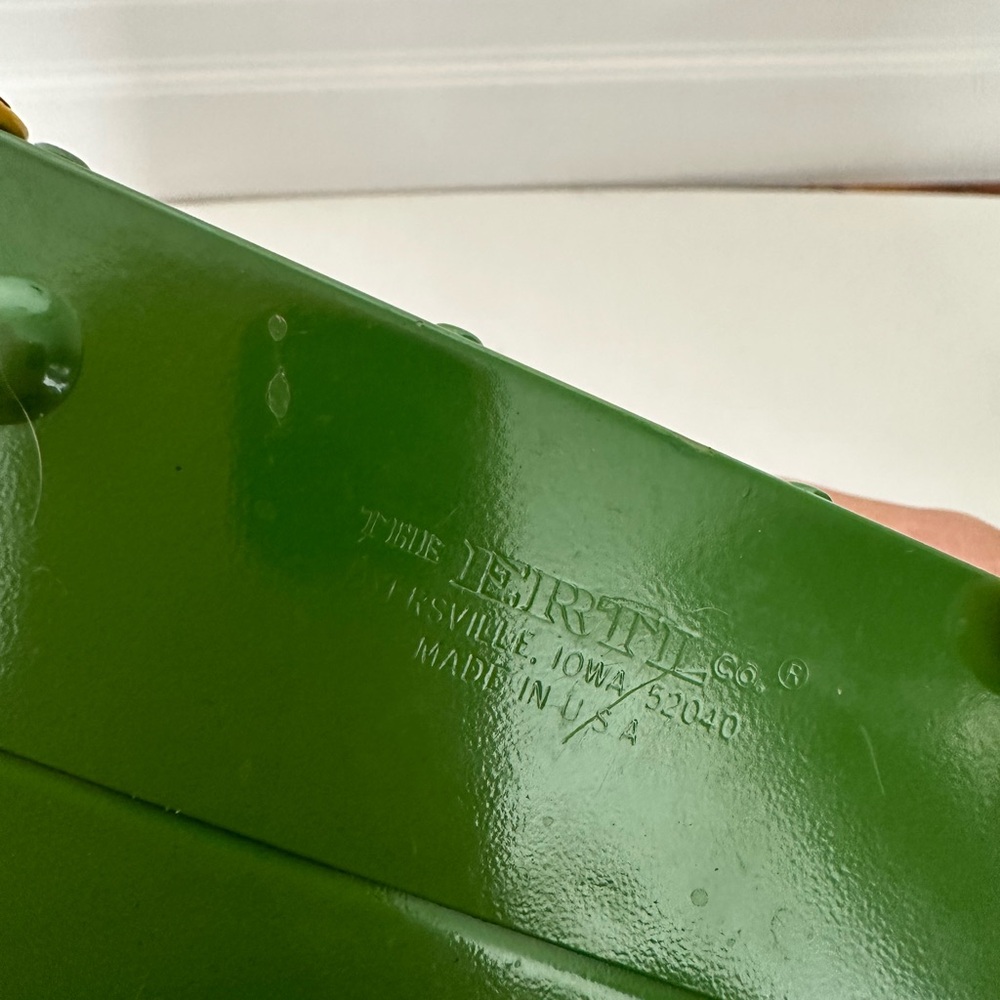 John Deere Metal Mailbox Bank By Ertl Vintage Made In Dyersville Iowa USA - Picture 11 of 11